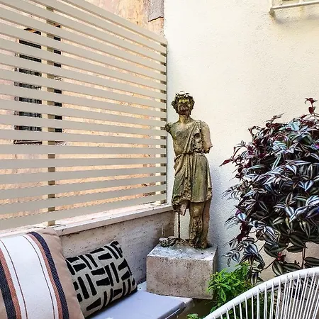 Apartment Casavignoni Elegant 3Br Home Near To Spanish Step Rome