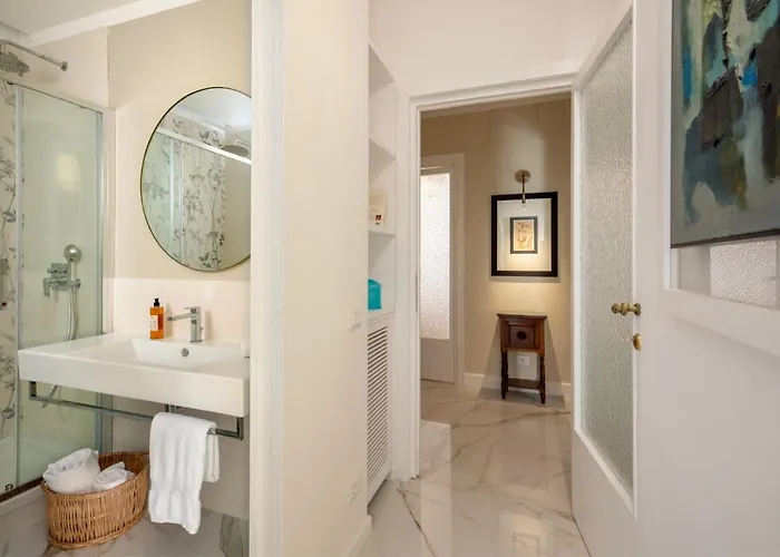 Apartment Casavignoni Elegant 3Br Home Near To Spanish Step Rome